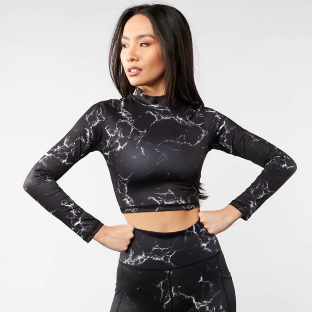 Buffy bunny black marble long sleeve cropped top sz xs